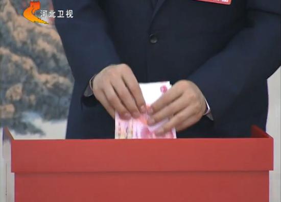 今年捐款活動(dòng)現(xiàn)場視頻截圖（河北新聞聯(lián)播）