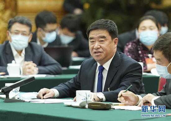 5月22日，全國人大代表薛志國參加內(nèi)蒙古代表團(tuán)的審議并發(fā)言。新華社記者 黃敬文 攝