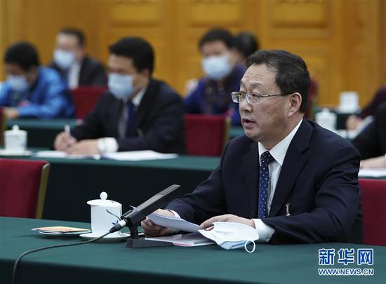 5月22日，全國人大代表霍照良參加內(nèi)蒙古代表團(tuán)的審議并發(fā)言。新華社記者 謝環(huán)馳 攝